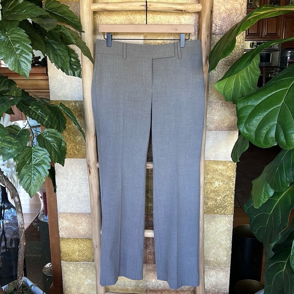Ann Taylor Petite Women’s Straight Leg Heather Grey Pleated Trouser Pants, 6P